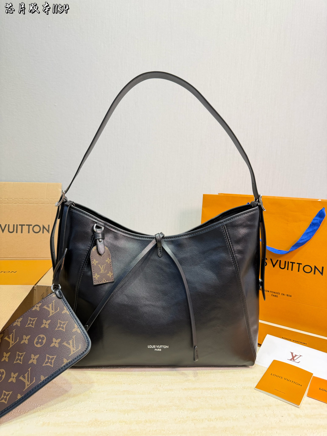 LV Carryall Handbag 353